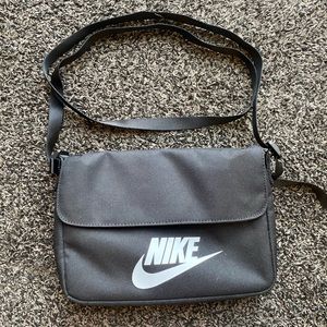 NIKE Crossbody